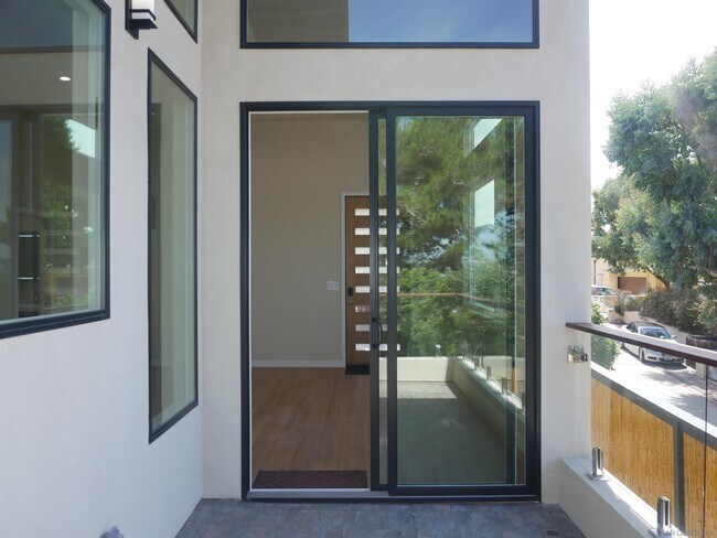 Building Photo - 1637 Kearsarge Rd