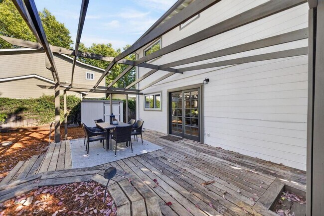 Building Photo - 333 Madrone St