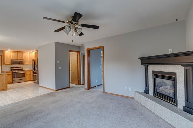 Building Photo - 4 bedroom, 3 bath Dog Friendly Home!