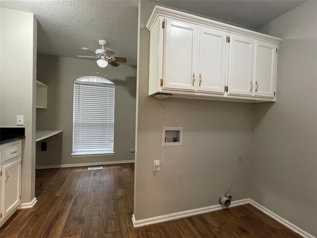 Building Photo - 703 Badger St NE