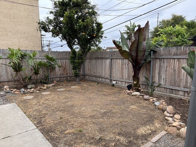 Building Photo - Gorgeously Remodeled Two Bedroom Condo Wit...