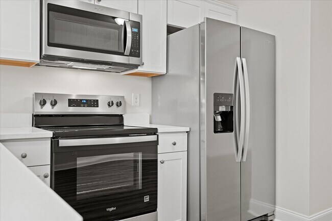 Building Photo - 2804 1/2 Alligator Rd