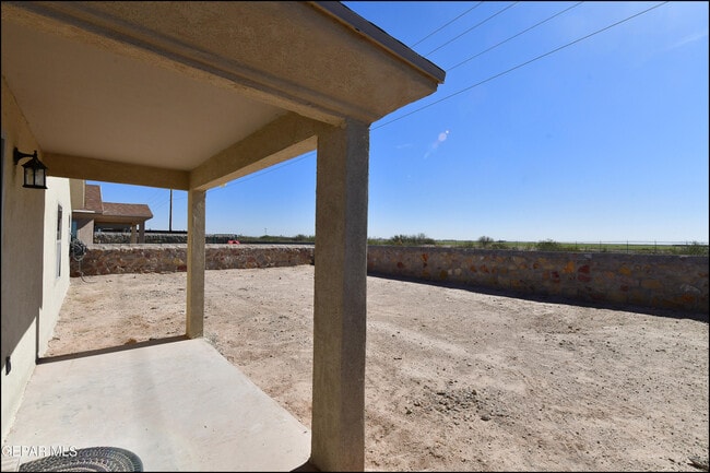 Building Photo - 13744 Flora Vista Ave