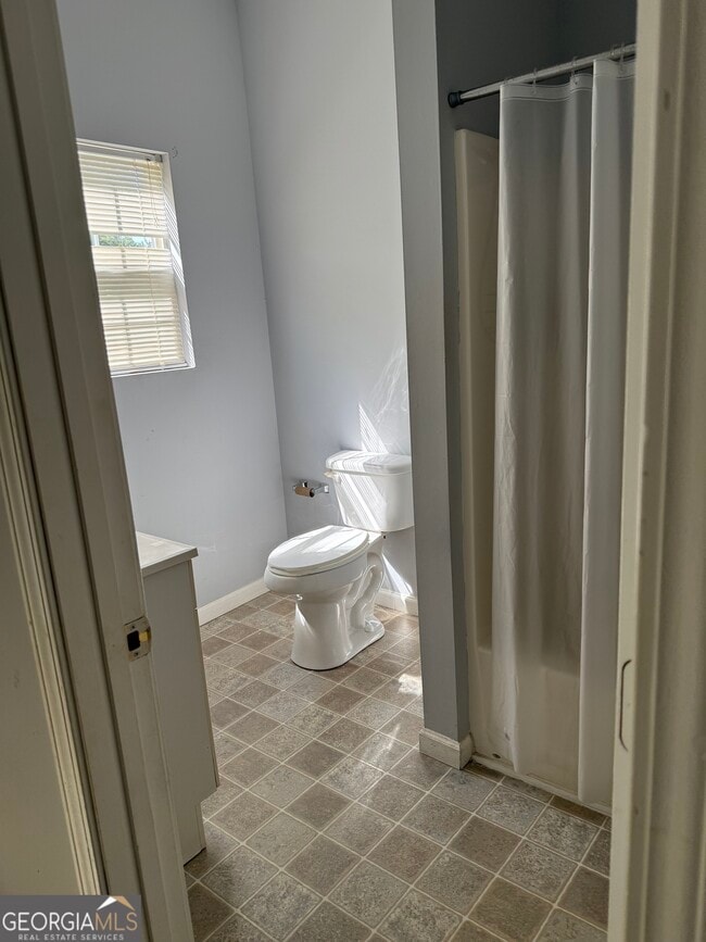 Building Photo - 1006 W College St Ext