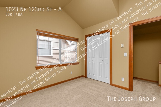Building Photo - 1023 NE 123rd St