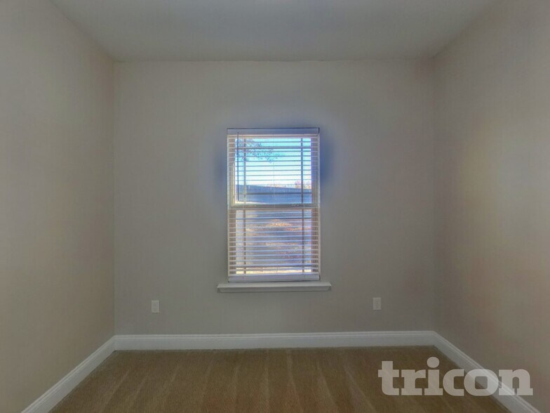 Building Photo - 506 Airdale Ln