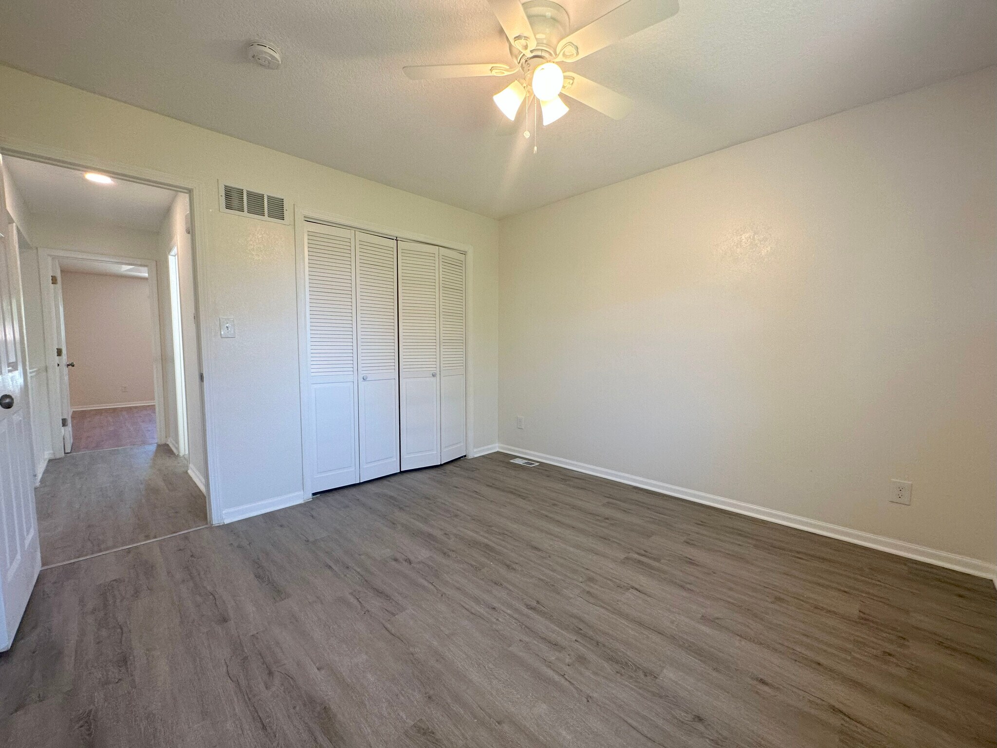 Building Photo - 1417 La Chateau Dr