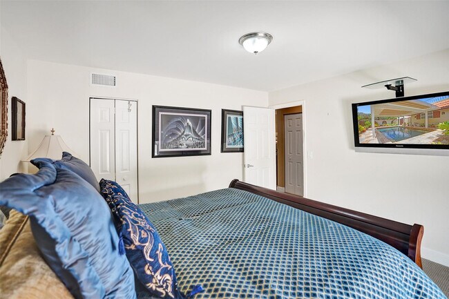 Building Photo - 683 Pelican Way