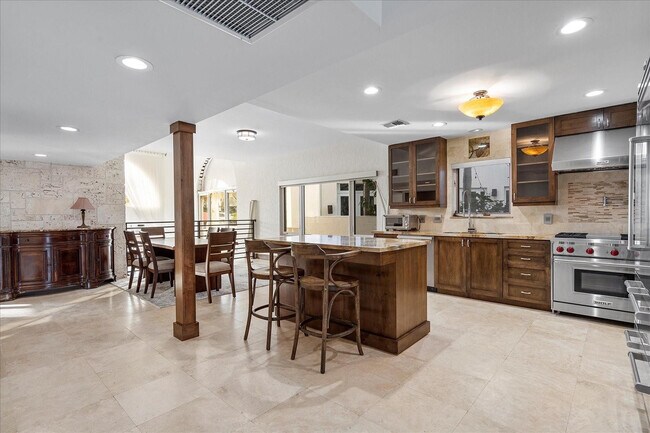 Building Photo - 1421 Ponce de Leon Dr