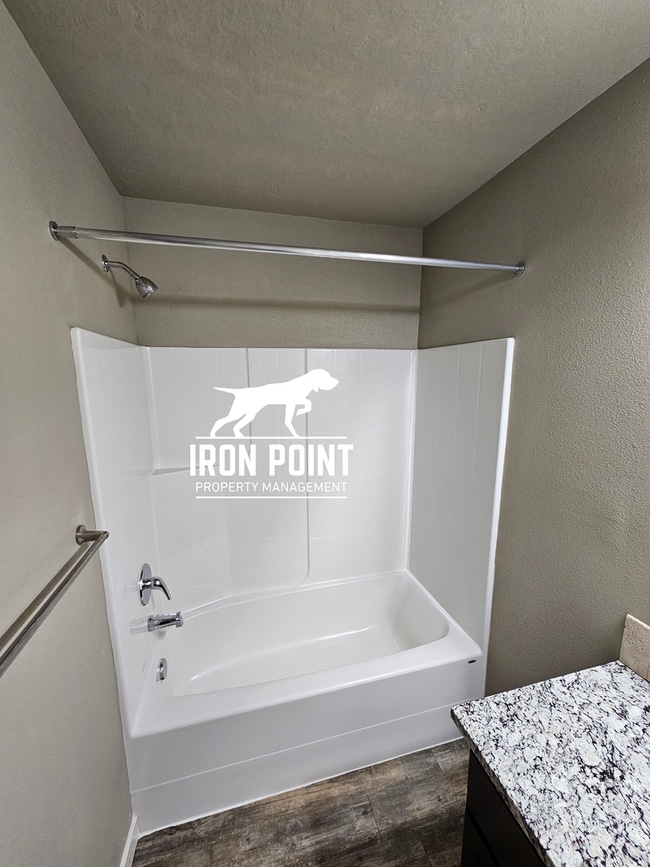 Building Photo - JE911