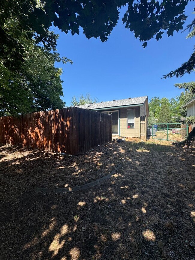 Building Photo - 3-Bedroom Home for Rent