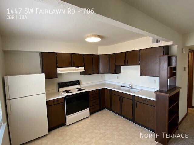 Building Photo - 1447 SW Fairlawn Rd