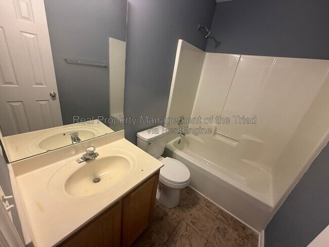 Building Photo - 208 Hammond Dr