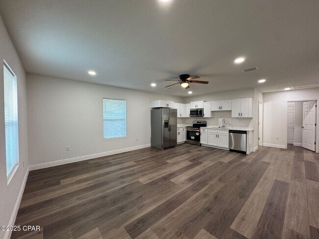 Building Photo - 148 Claire Ave