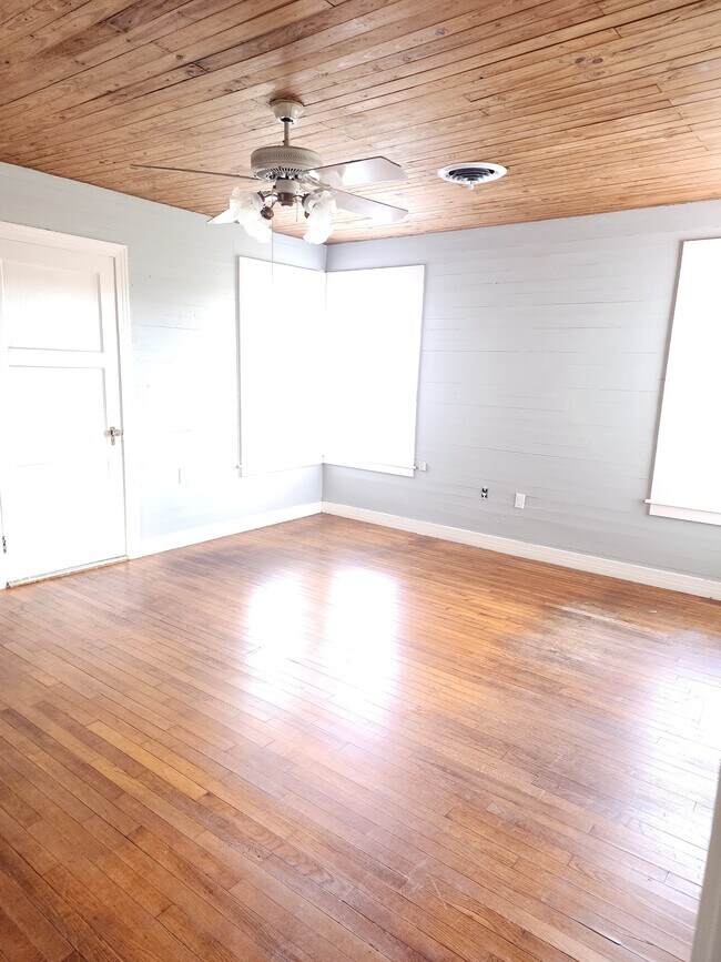 Building Photo - 1664 AR-32
