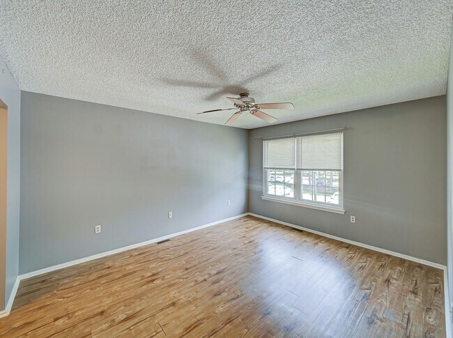 Building Photo - 96 Versailles Ct