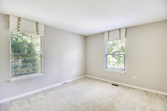 Building Photo - FENCED IN YARD!!!  Beautiful 4/3 UPDATED SF Home in Gaithersburg