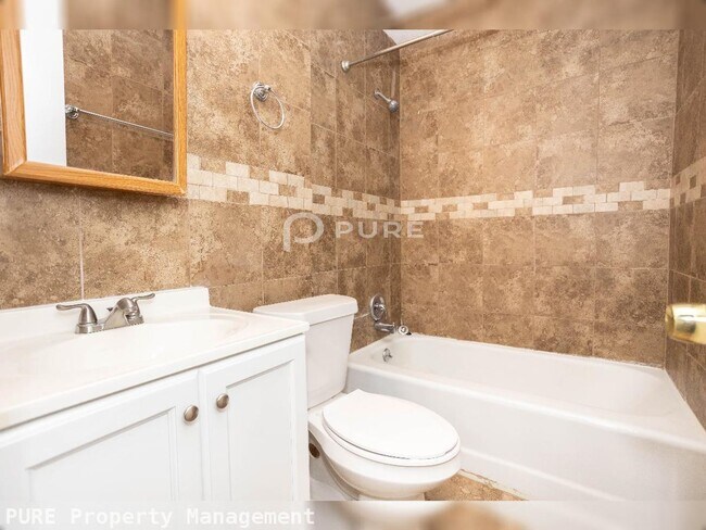 Building Photo - 2895 Lakemont Pl SW