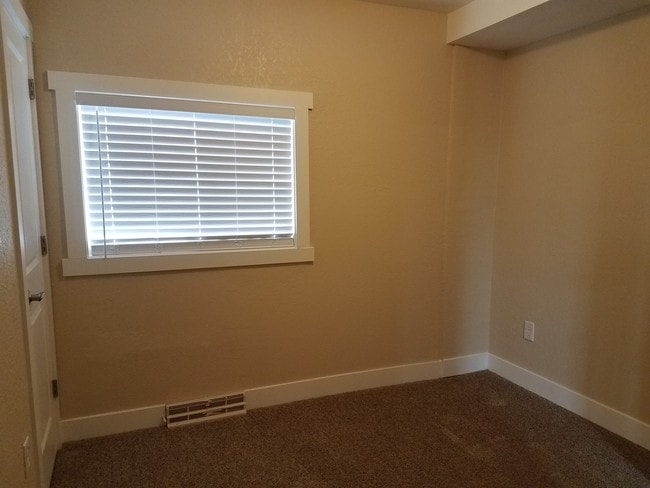 Building Photo - 32 N 9th Ave