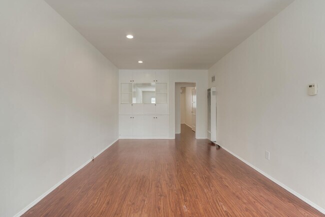 Building Photo - 5534 Kester Ave