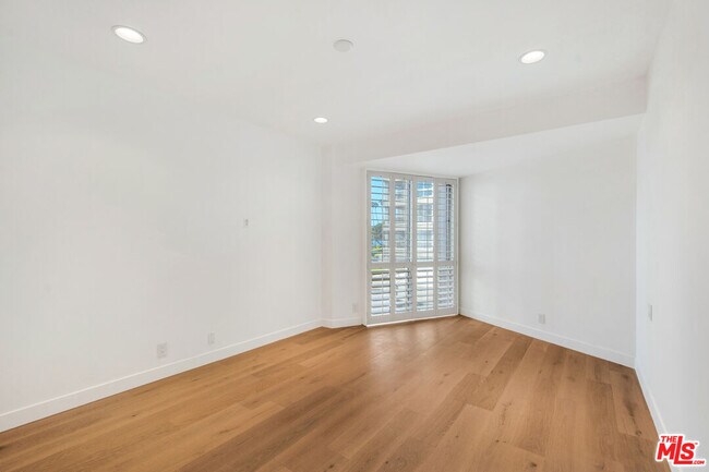 Building Photo - 515 Ocean Ave