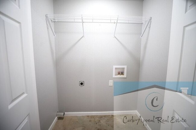 Building Photo - 2-bedroom, 2 bath apartment recently built...
