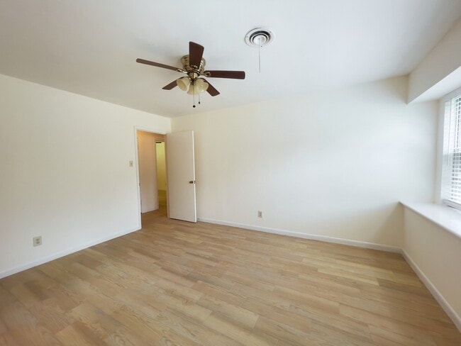 Building Photo - 7710 Romney Rd