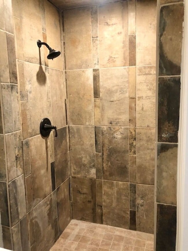 Building Photo - Rejuvenated Southwest Ocala Home - REDUCED