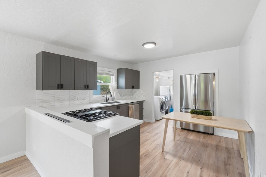 Building Photo - 215 E 300 S