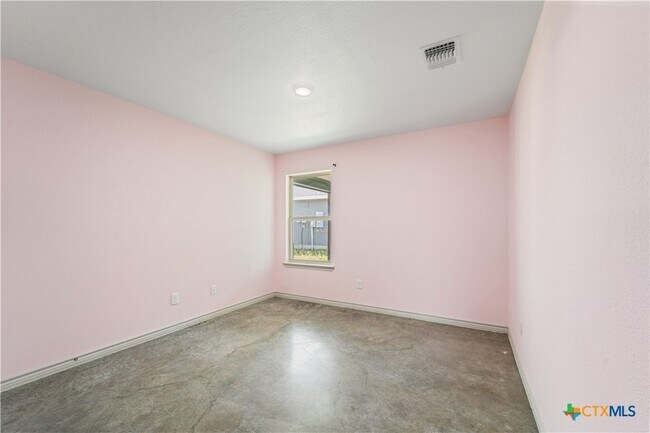 Building Photo - 742 Freedom Cir