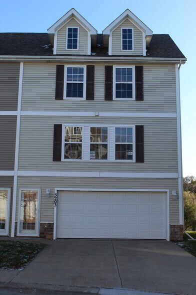 Building Photo - 3203 SW Arlan Ln