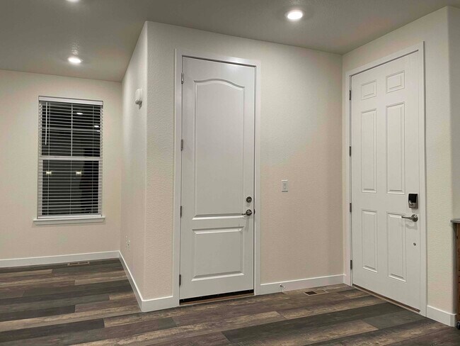 Building Photo - 8781 S Wenatchee Ct