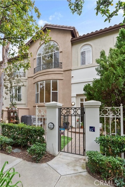 Building Photo - 15 Florentine