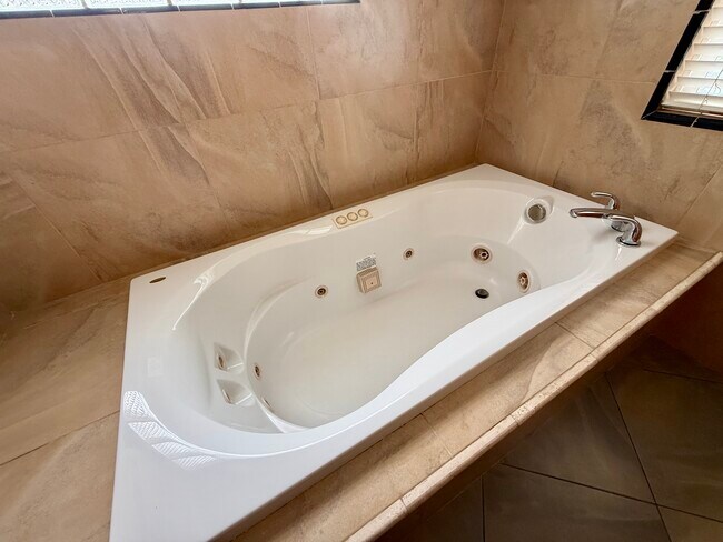 Building Photo - 12665 Sundance Ave