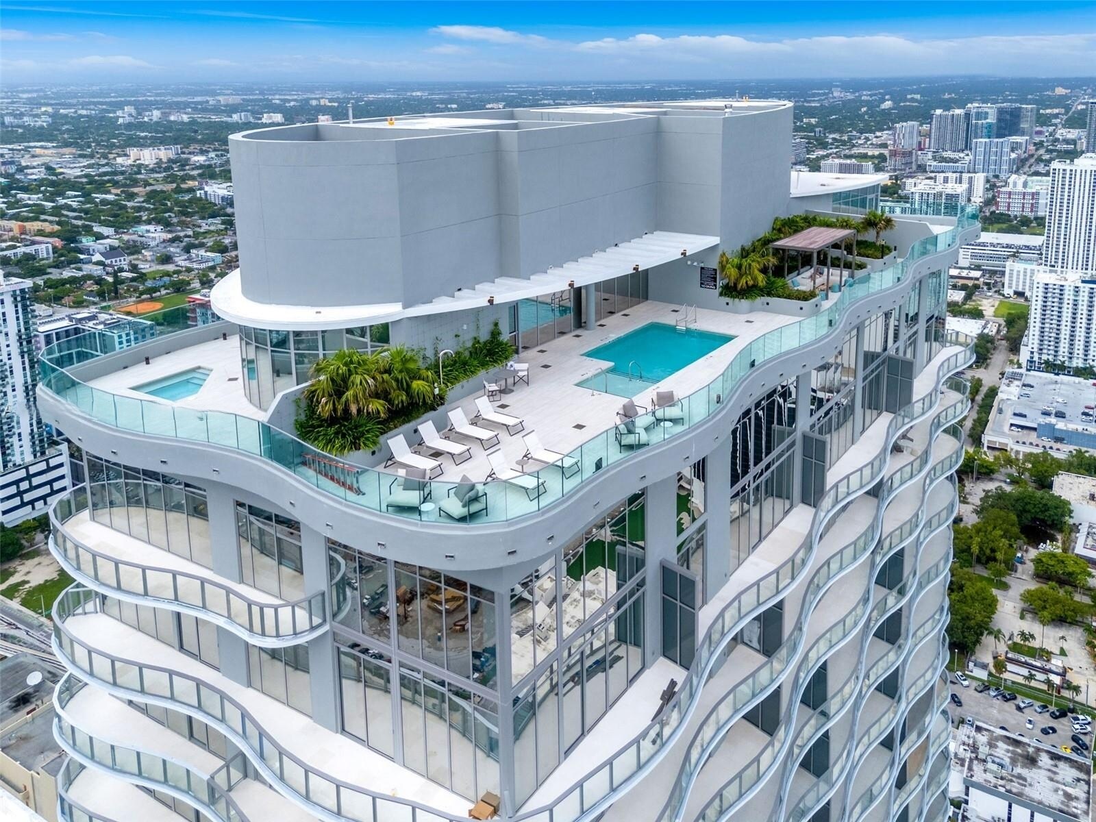 Building Photo - 1400 Biscayne Blvd