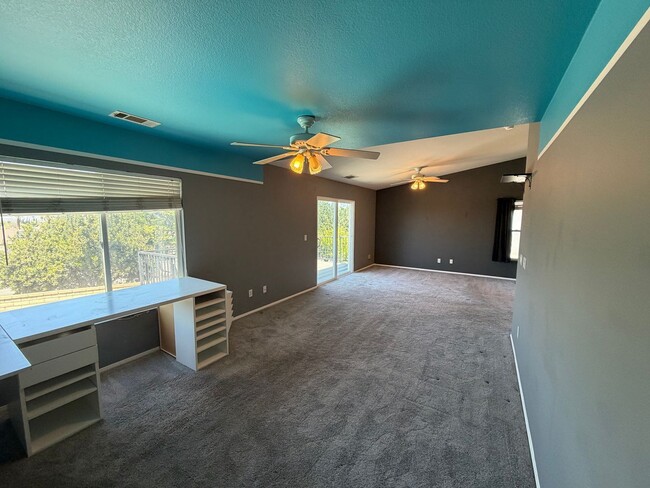 Building Photo - 885 Alsace Dr