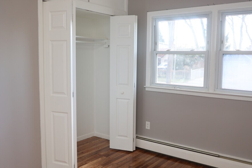 Building Photo - 104 E Gates Ave