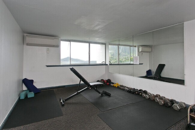 Building Photo - Haiku Hale - 3 bedroom, 2 bathroom, 1 park...