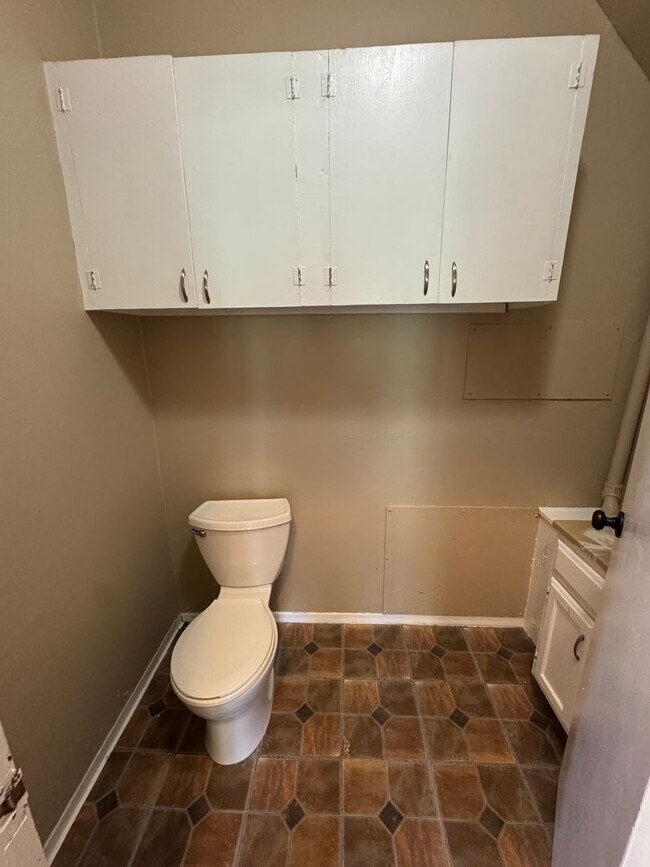 Building Photo - Charming 2 Bed 1.5 Bath in West Wash Park!