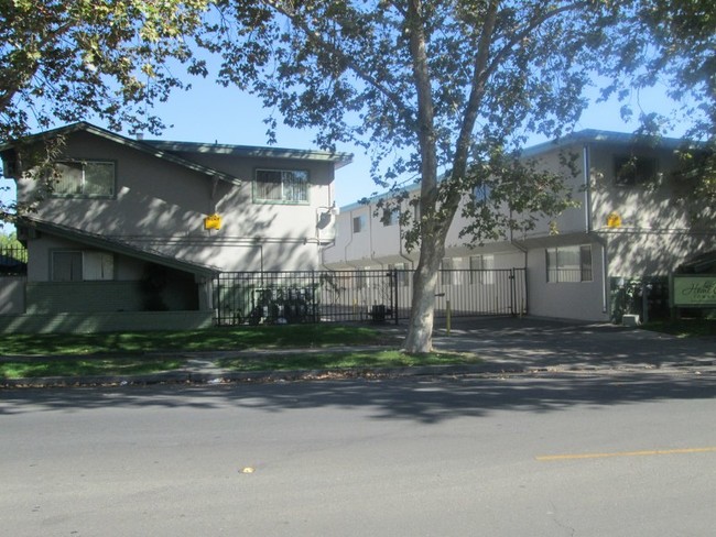 Building Photo - Home Crest Townhomes