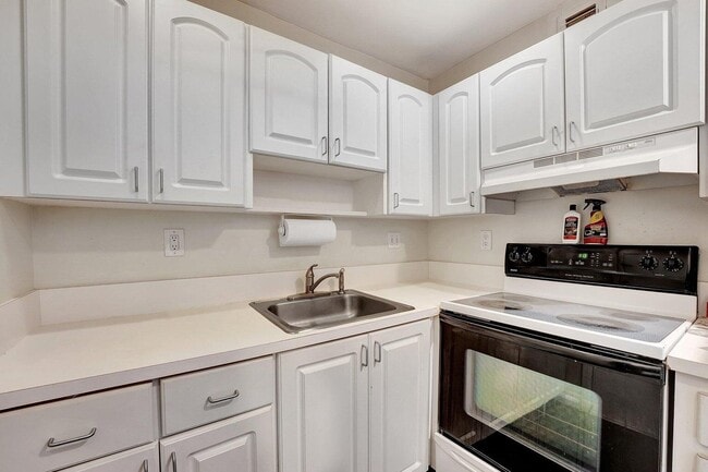 Building Photo - 3040 NE 16th Ave