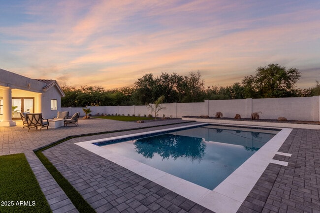 Building Photo - 8156 E Questa Rd