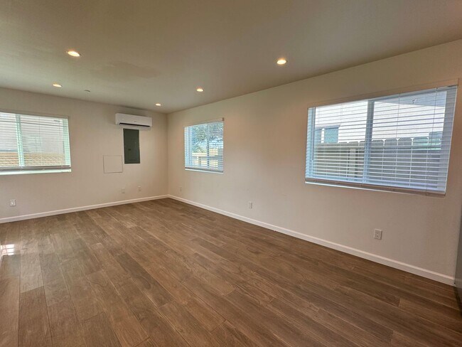 Building Photo - 1268 Prospect St