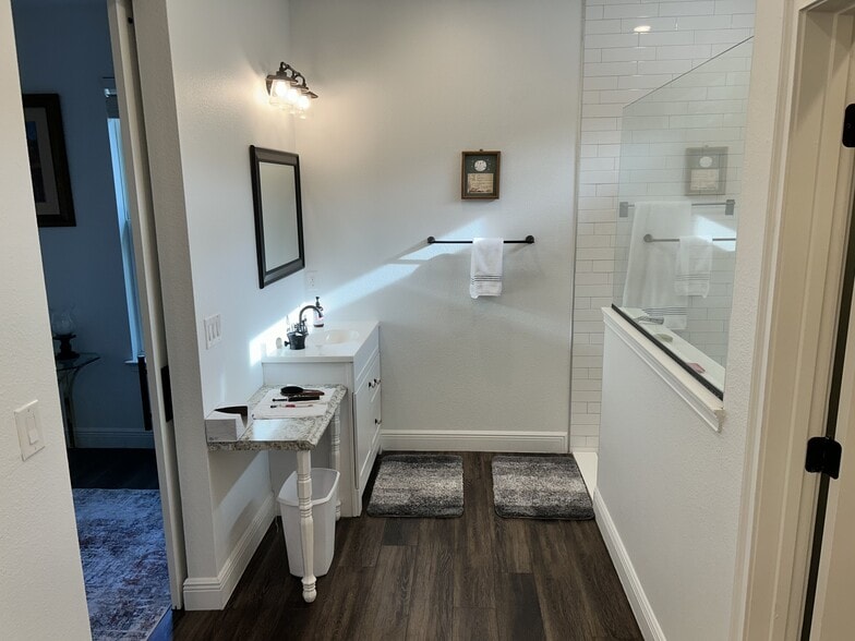 Building Photo - 223 Emmy Cv