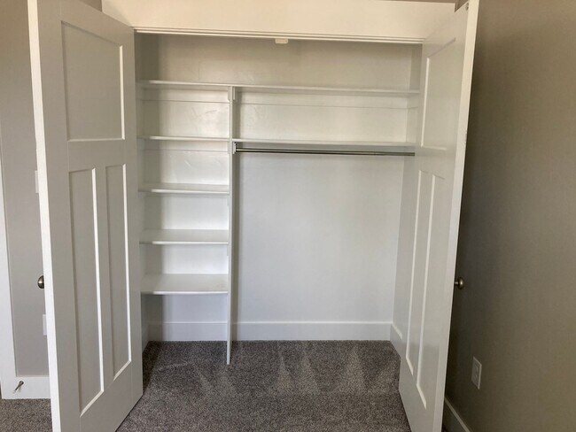 Building Photo - 3981 3500 S St