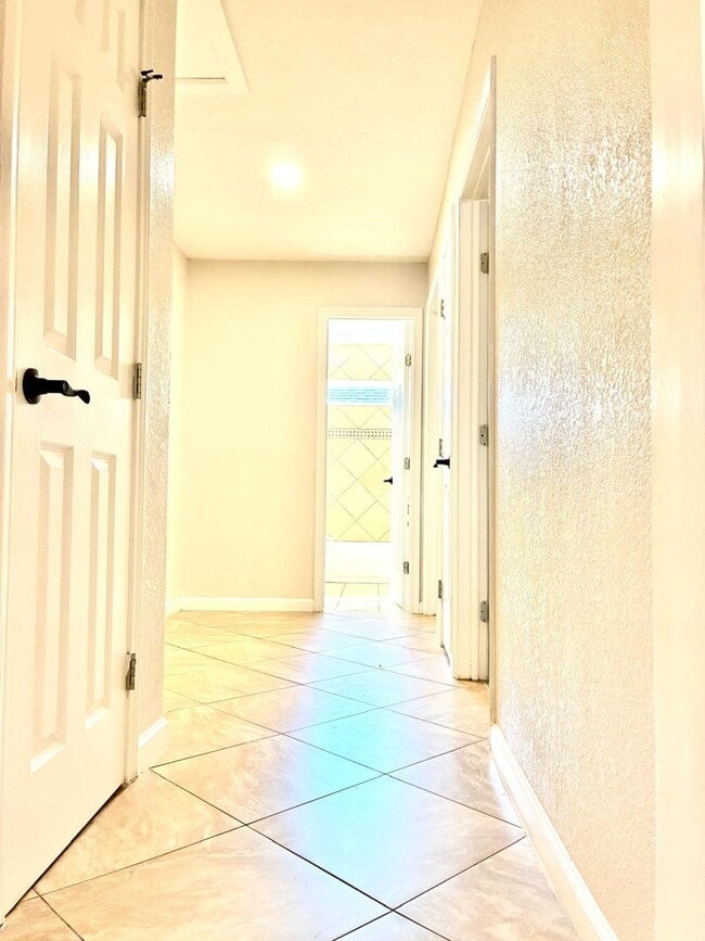 Building Photo - 16927 Hibiscus Ln