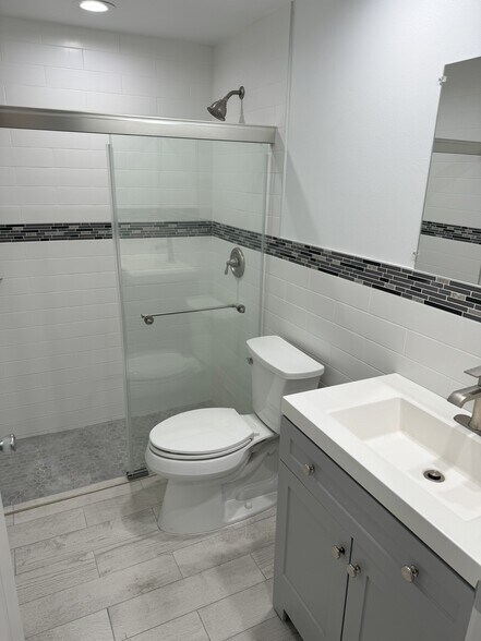 Building Photo - 2713 NE 28th Ct