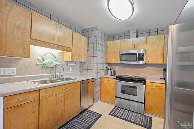 Building Photo - 14180 River Rd