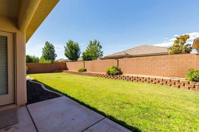 Building Photo - Beautiful 4 Bedroom Home!