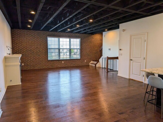 Building Photo - AVAILABLE NOW! Luxurious and Modern 3-4 Be...